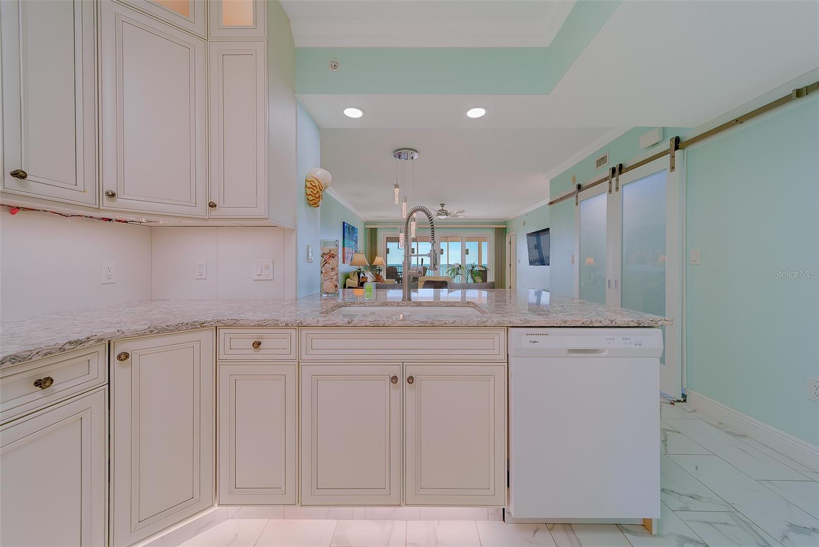 Image 12 of 51 For 16450 Gulf Boulevard 565