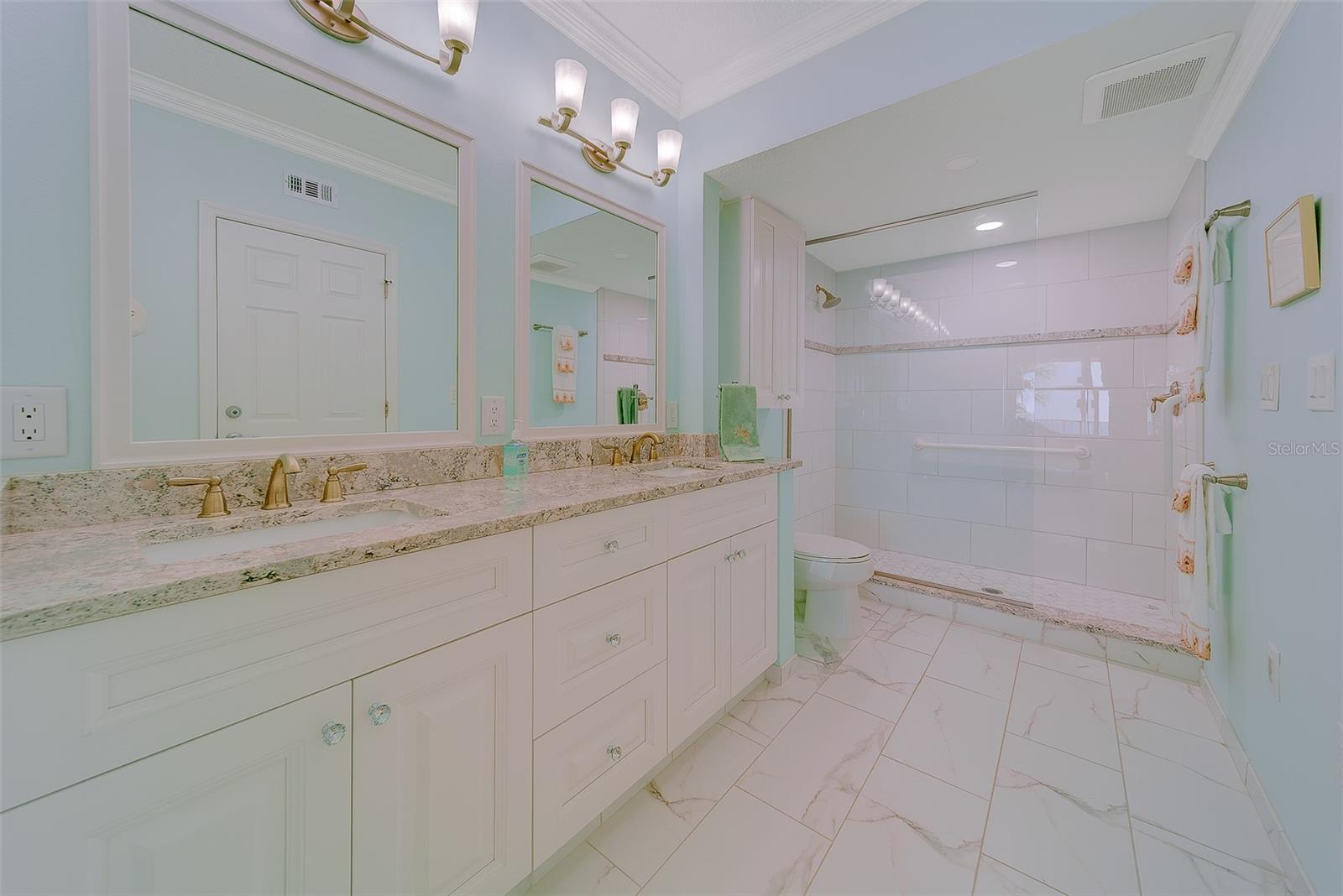 Image 22 of 51 For 16450 Gulf Boulevard 565