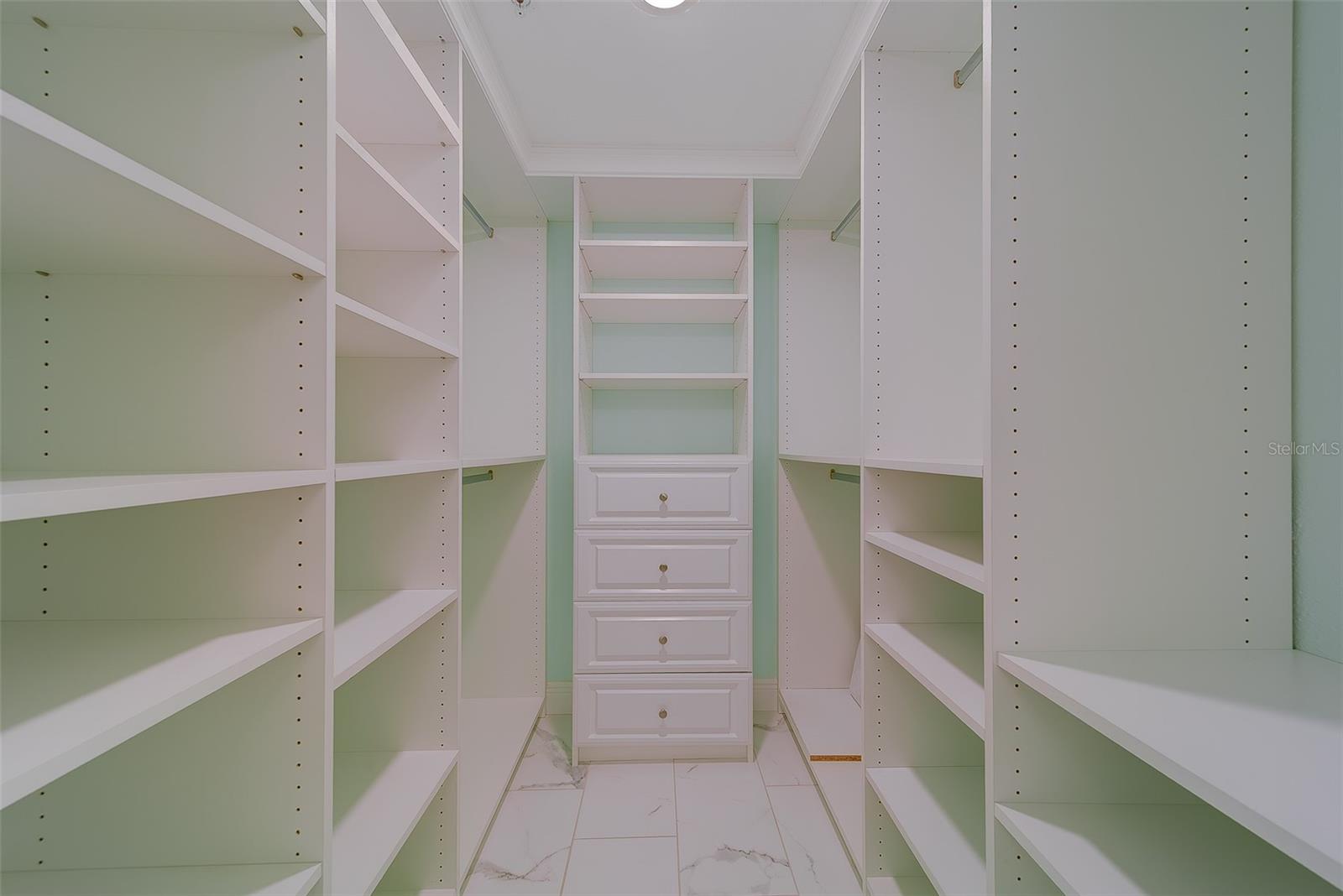 Image 25 of 51 For 16450 Gulf Boulevard 565