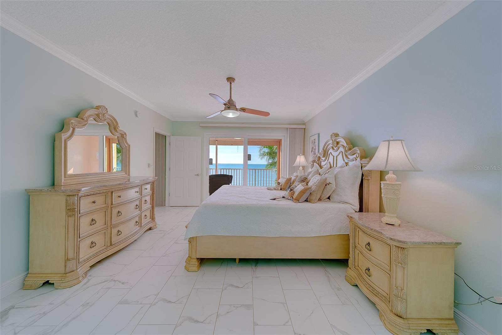 Image 26 of 51 For 16450 Gulf Boulevard 565