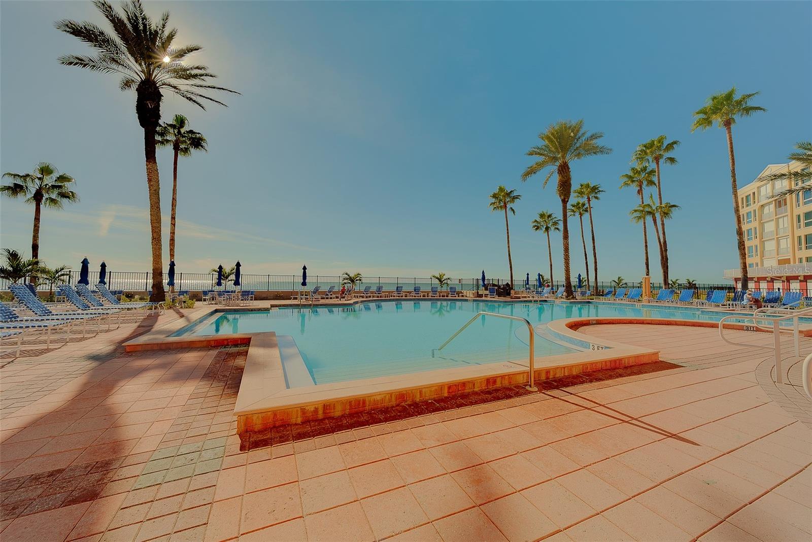 Image 36 of 51 For 16450 Gulf Boulevard 565