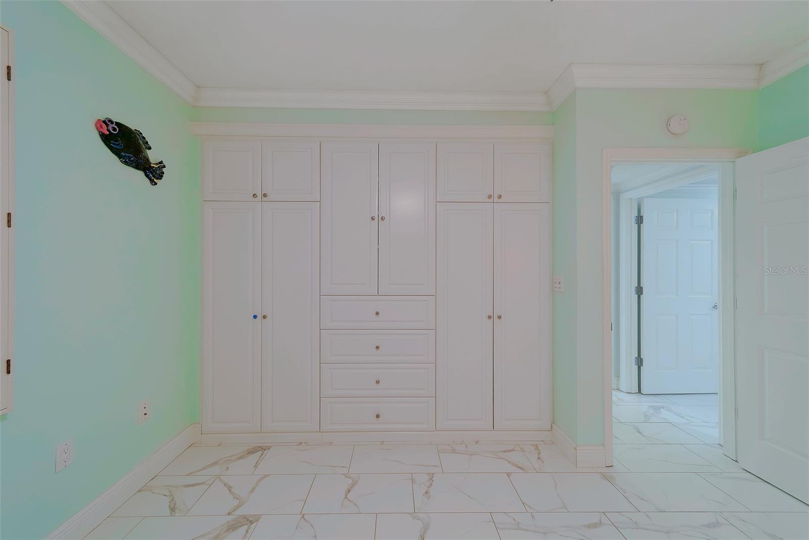 Image 45 of 51 For 16450 Gulf Boulevard 565