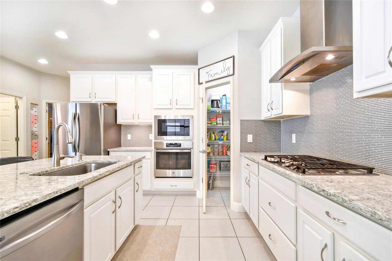 Listing photo id 5 for 12981 Burns Drive