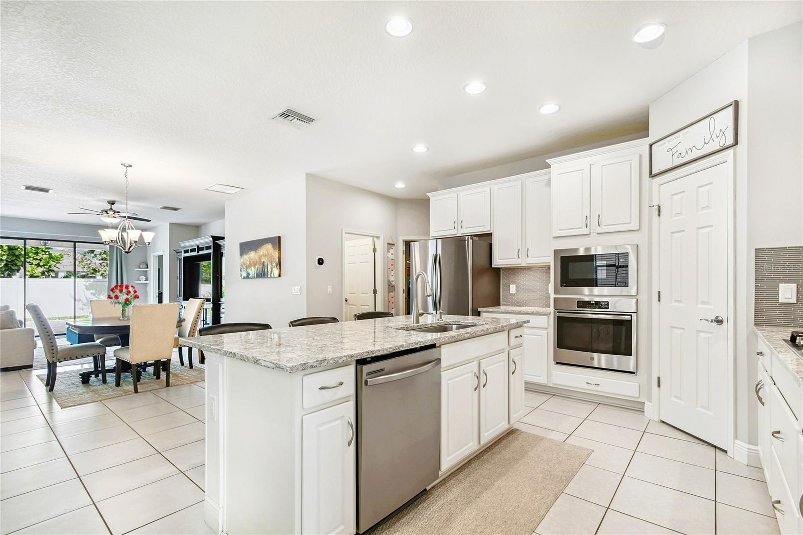 Listing photo id 6 for 12981 Burns Drive