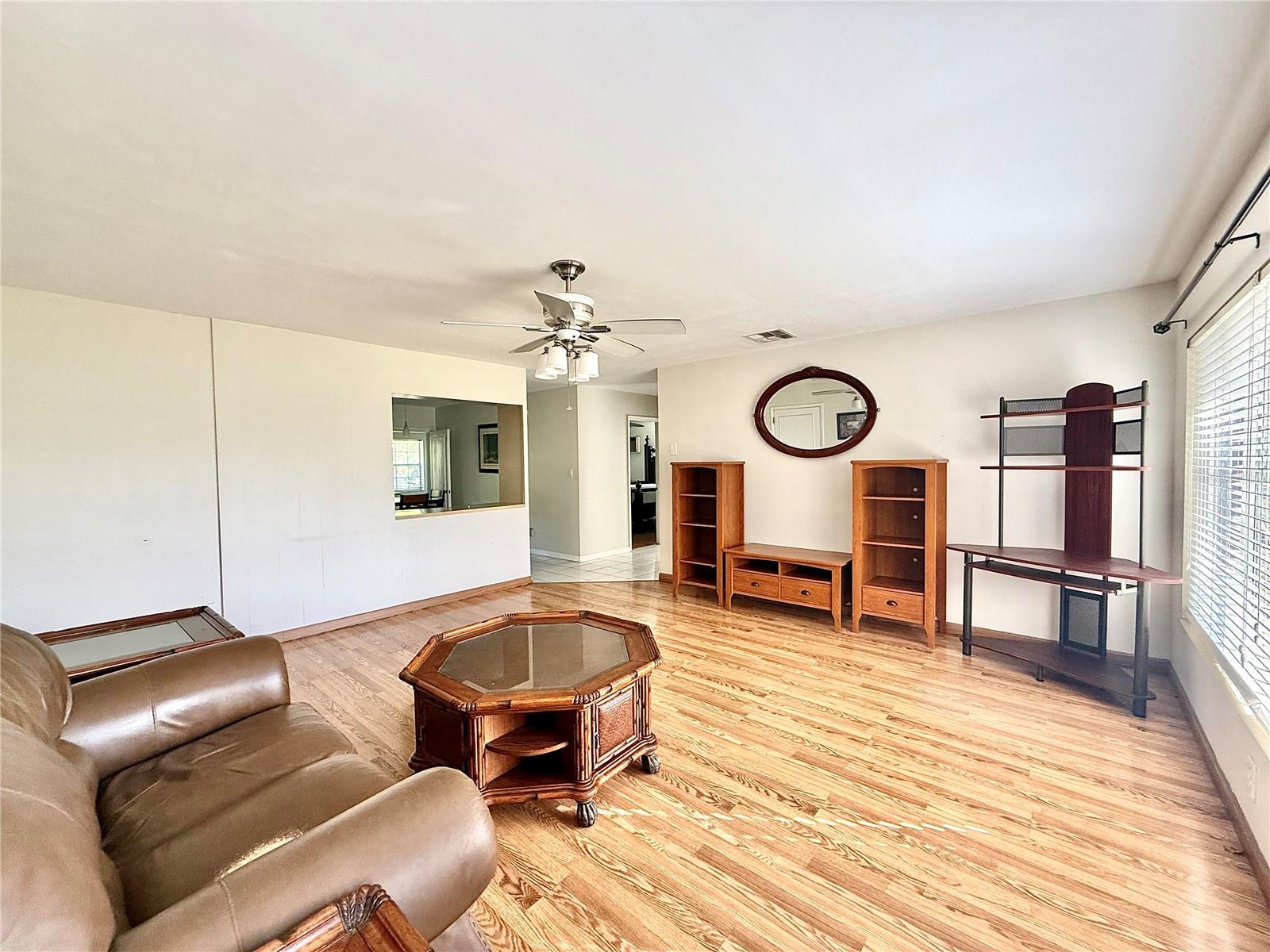 Image 2 of 8 For 210 14th Avenue Sw