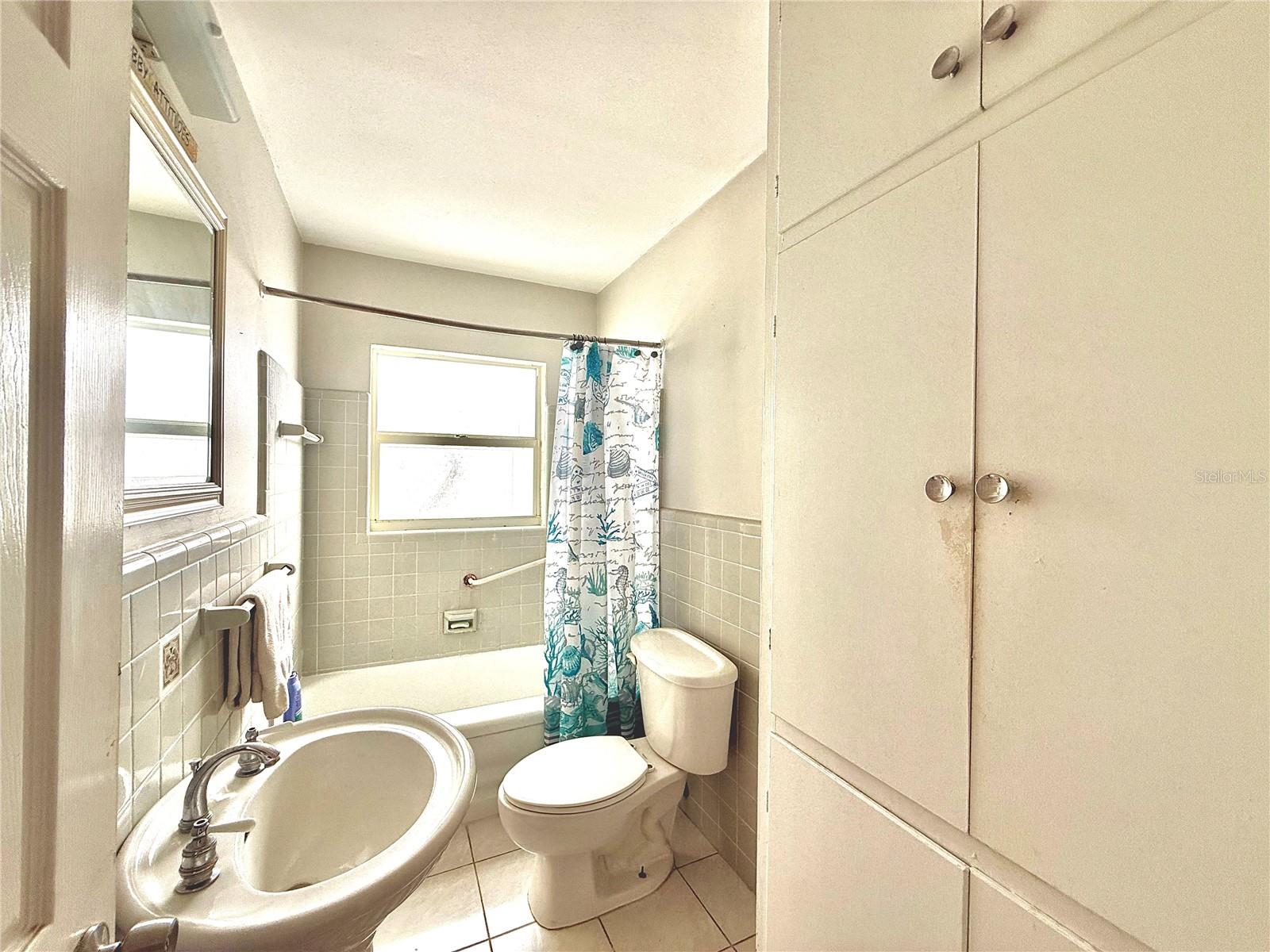 Image 5 of 8 For 210 14th Avenue Sw