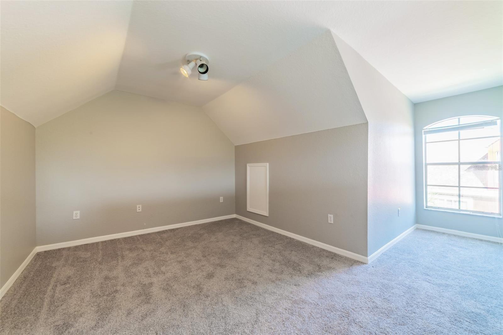 Image 13 of 50 For 9028 Lake Chase Island Way