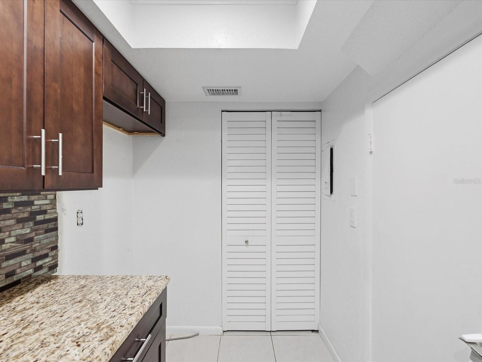 Image 4 of 49 For 1829 Clearbrooke Drive