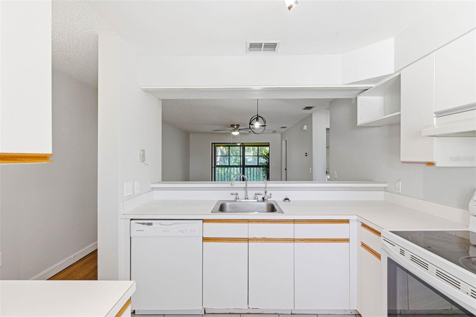 Image 12 of 66 For 3001 58th Avenue S 904