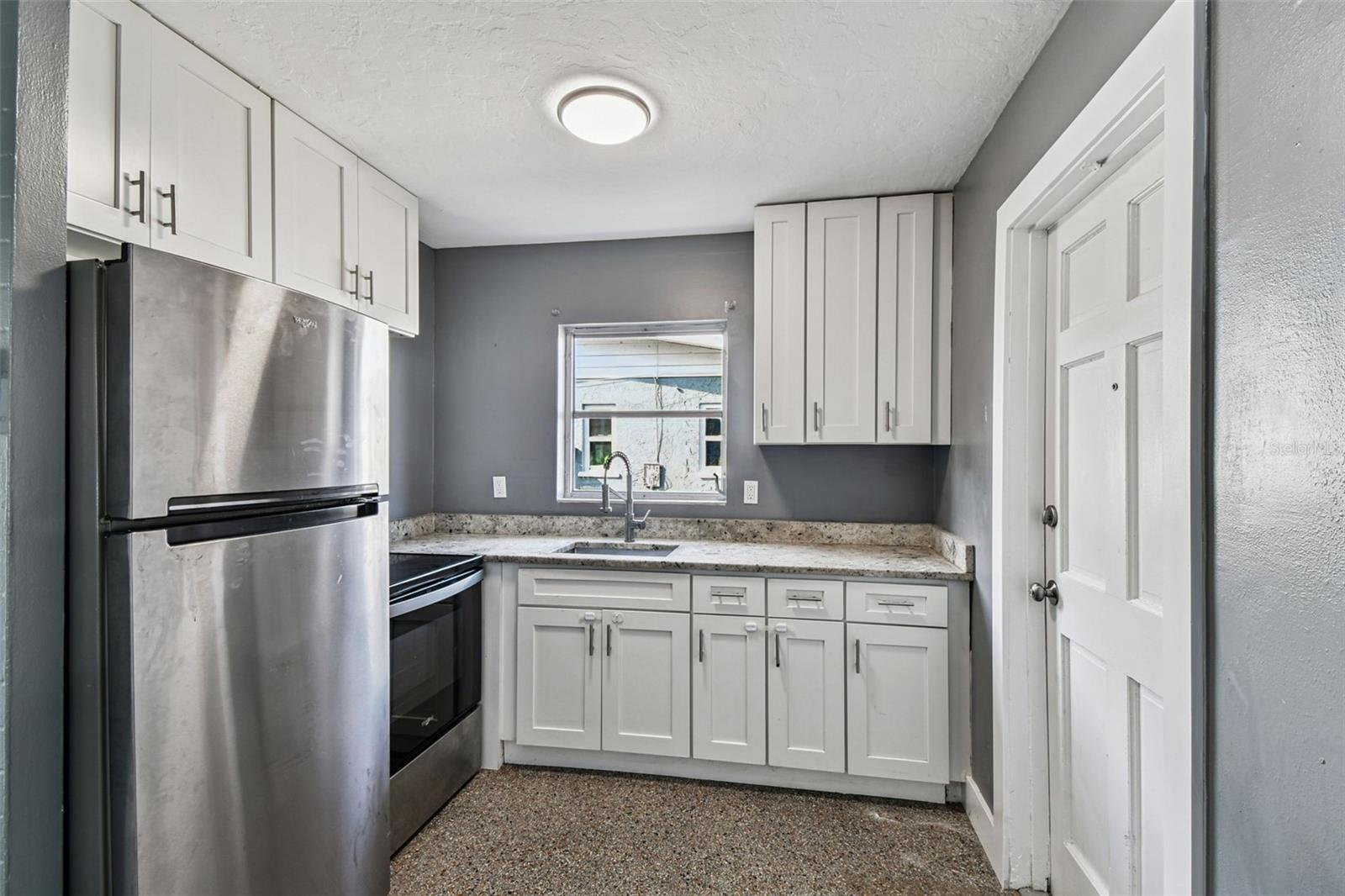 Listing photo id 8 for 6538 42nd Avenue N