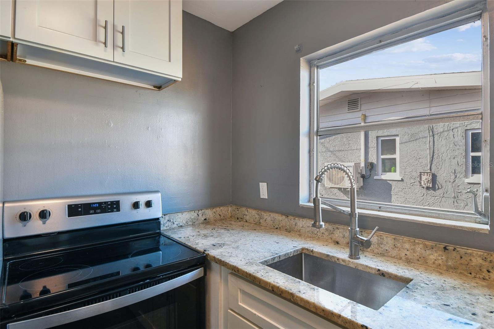 Listing photo id 10 for 6538 42nd Avenue N