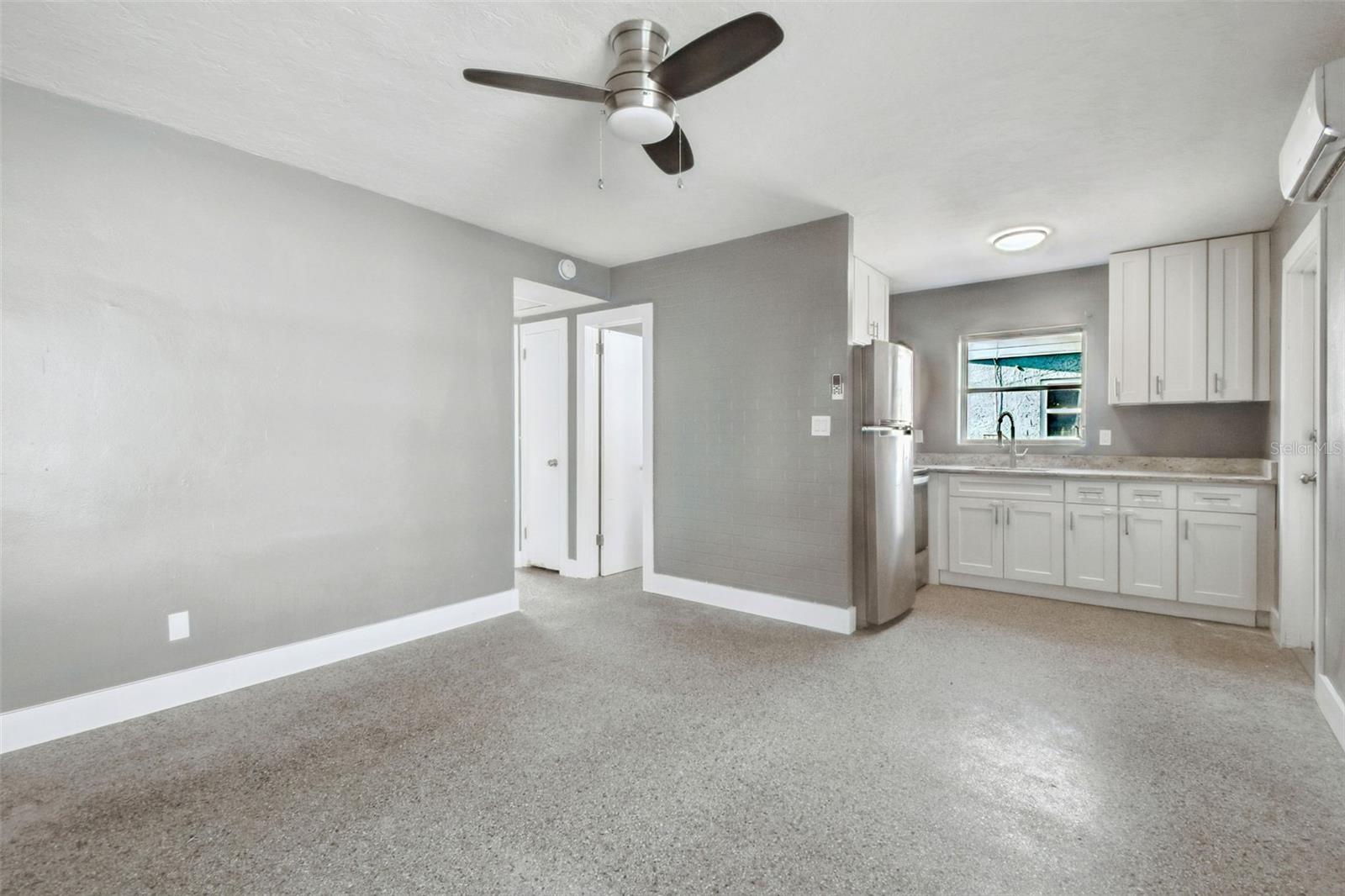 Listing photo id 12 for 6538 42nd Avenue N