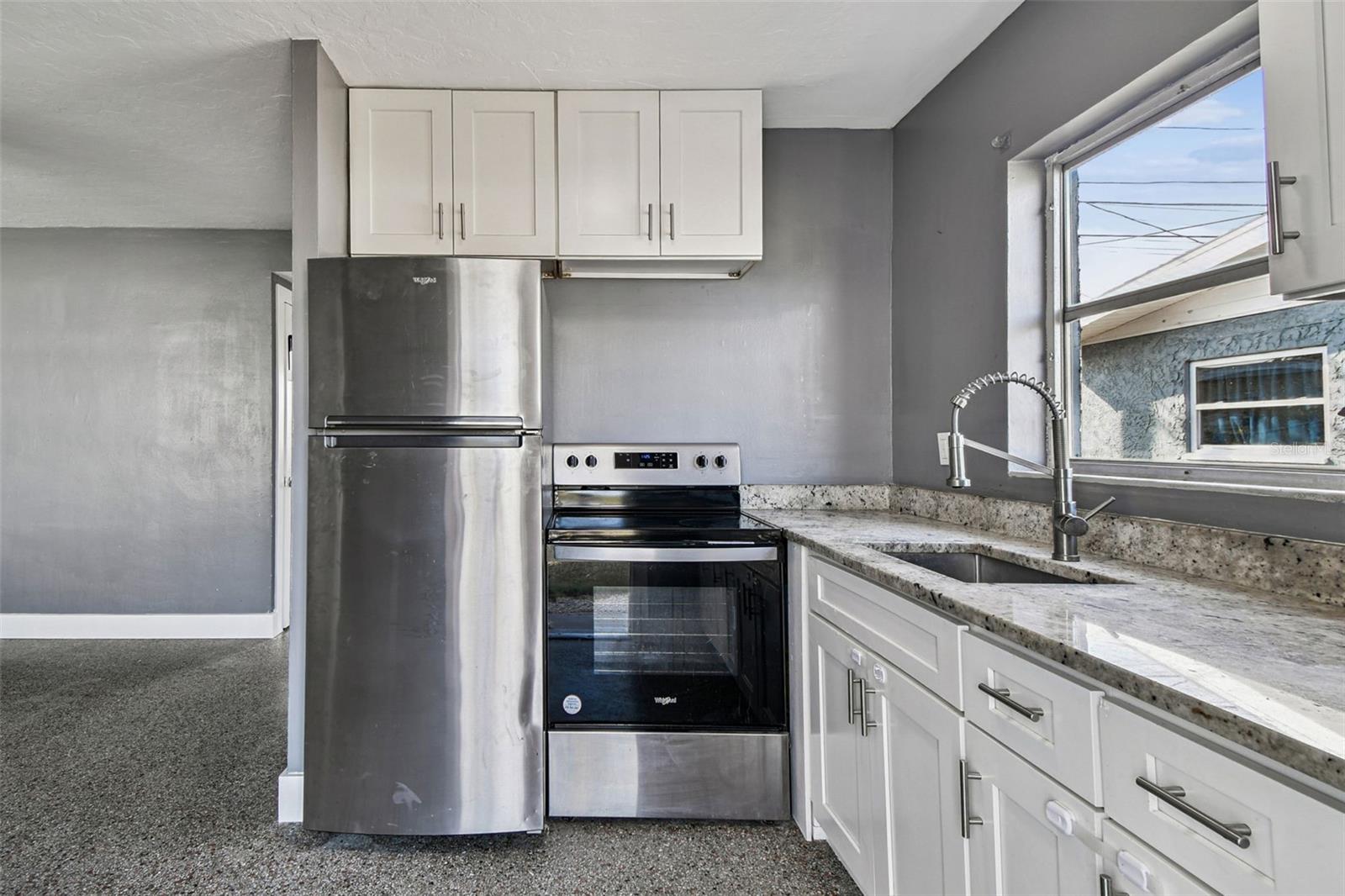 Listing photo id 13 for 6538 42nd Avenue N