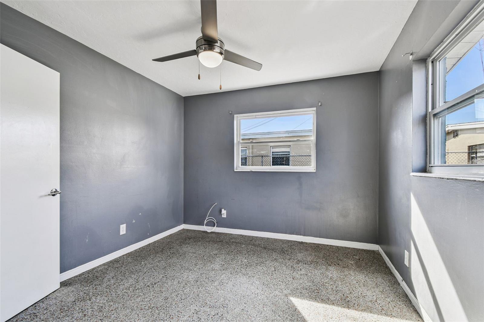 Listing photo id 15 for 6538 42nd Avenue N