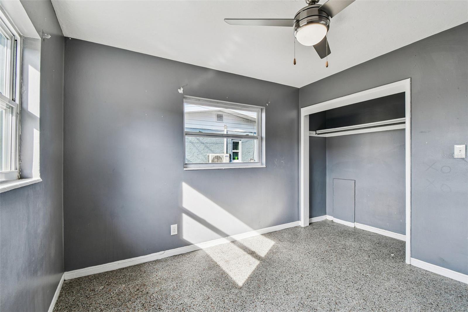 Listing photo id 17 for 6538 42nd Avenue N