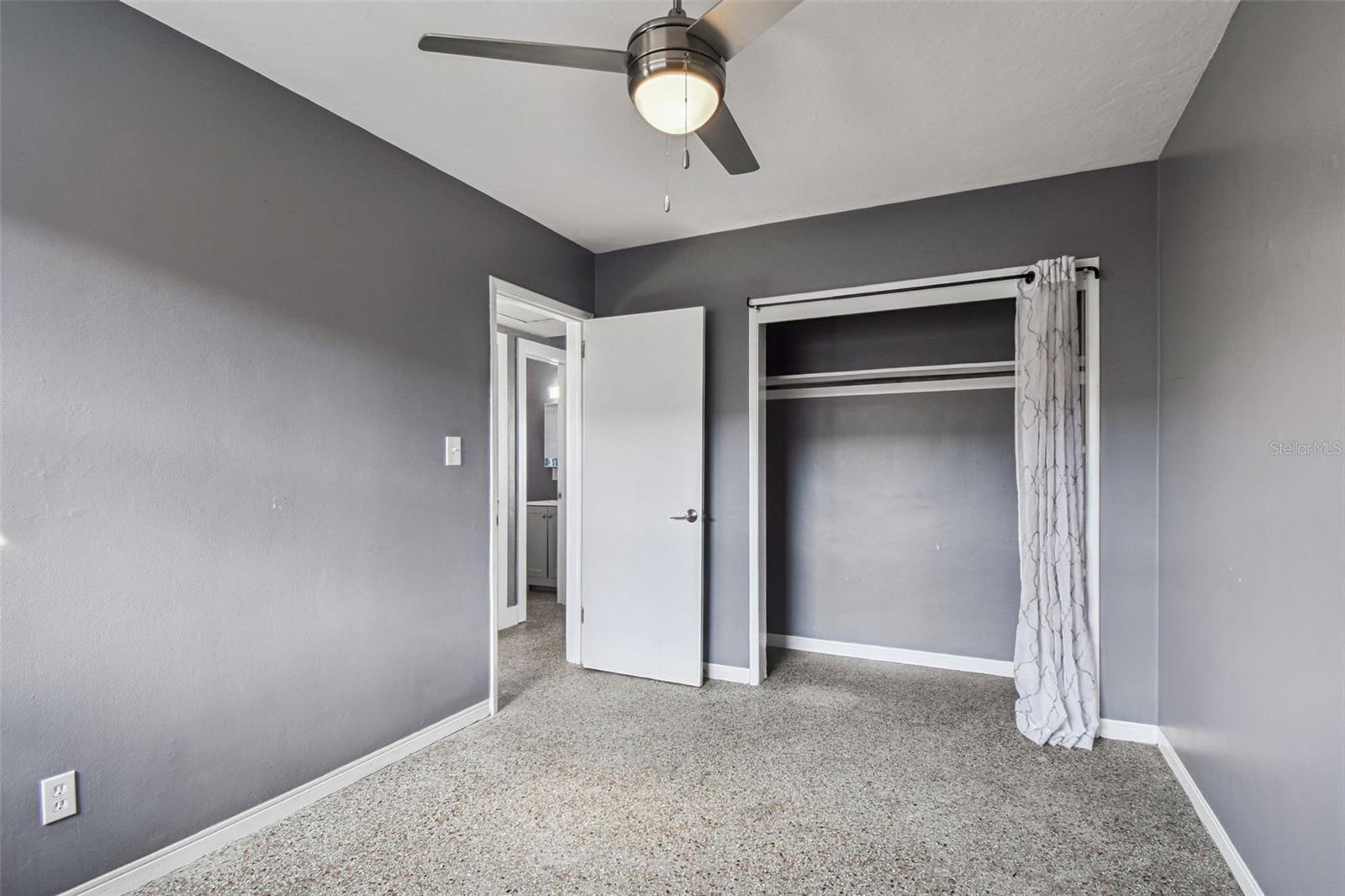 Listing photo id 23 for 6538 42nd Avenue N