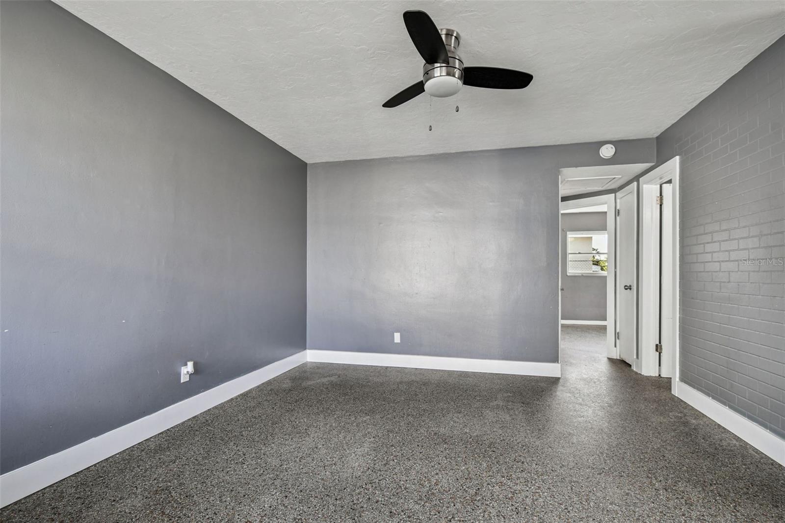 Listing photo id 4 for 6538 42nd Avenue N