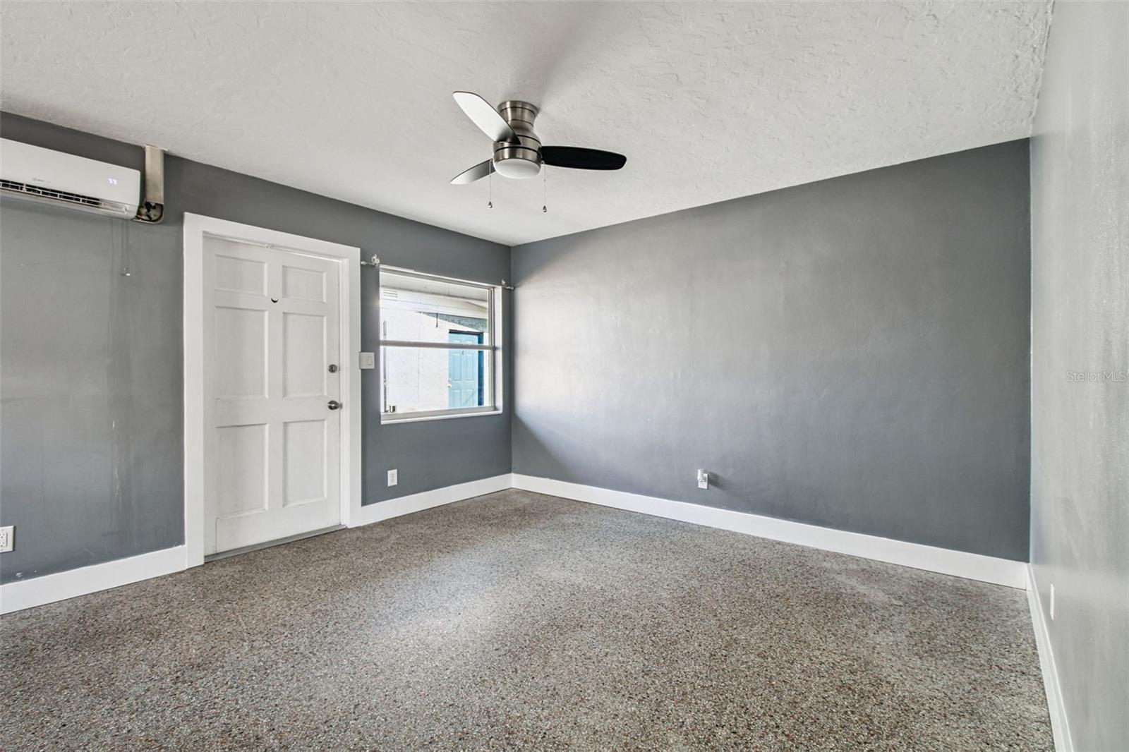 Listing photo id 5 for 6538 42nd Avenue N