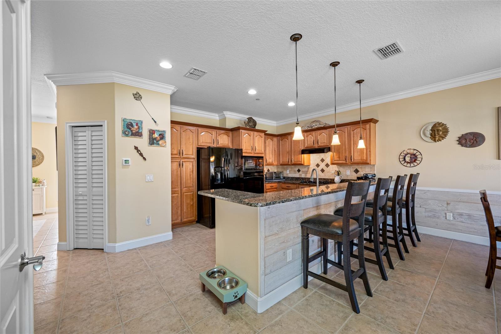 Image 18 of 91 For 6523 Sand Shore Lane