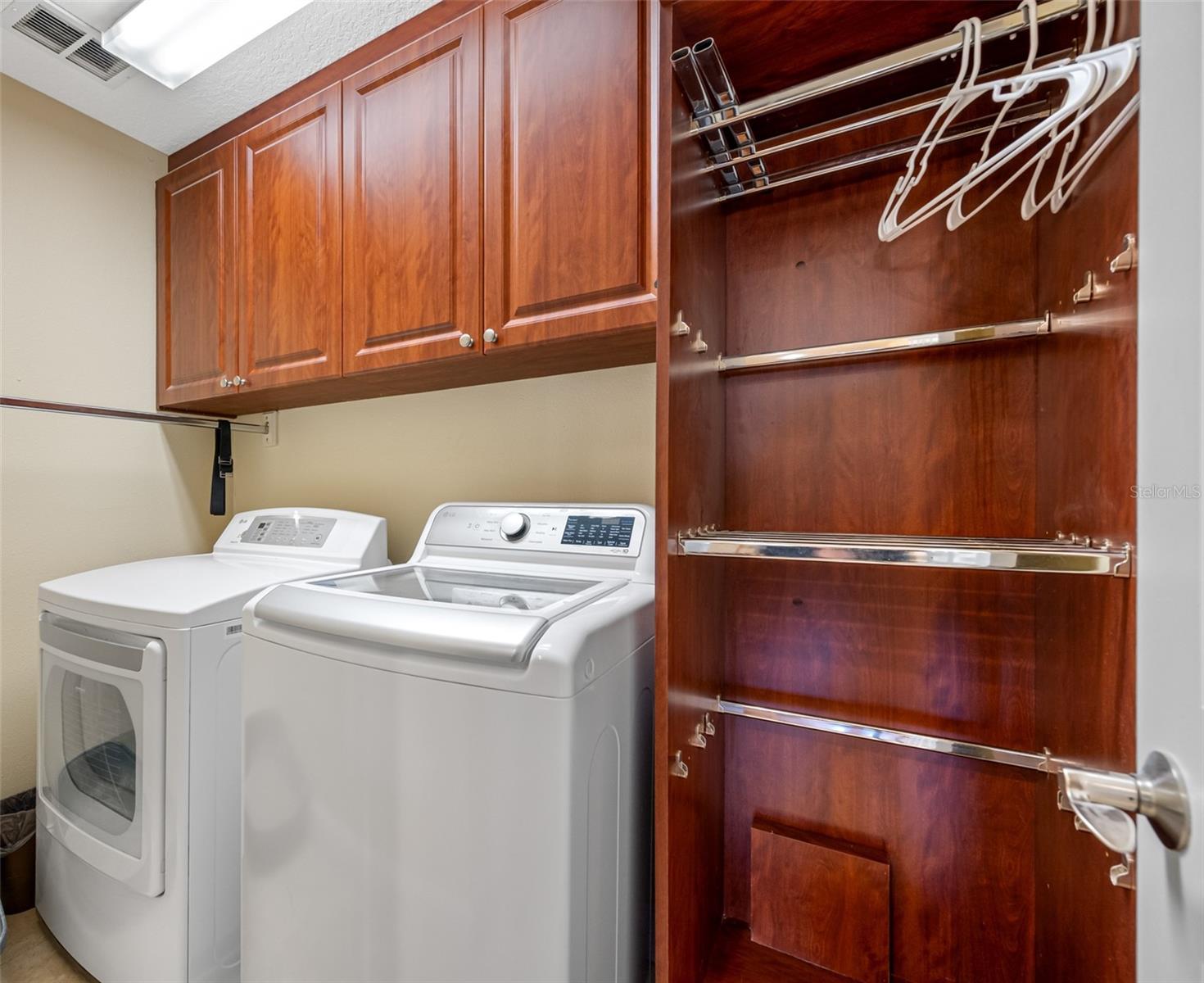 Image 41 of 91 For 6523 Sand Shore Lane