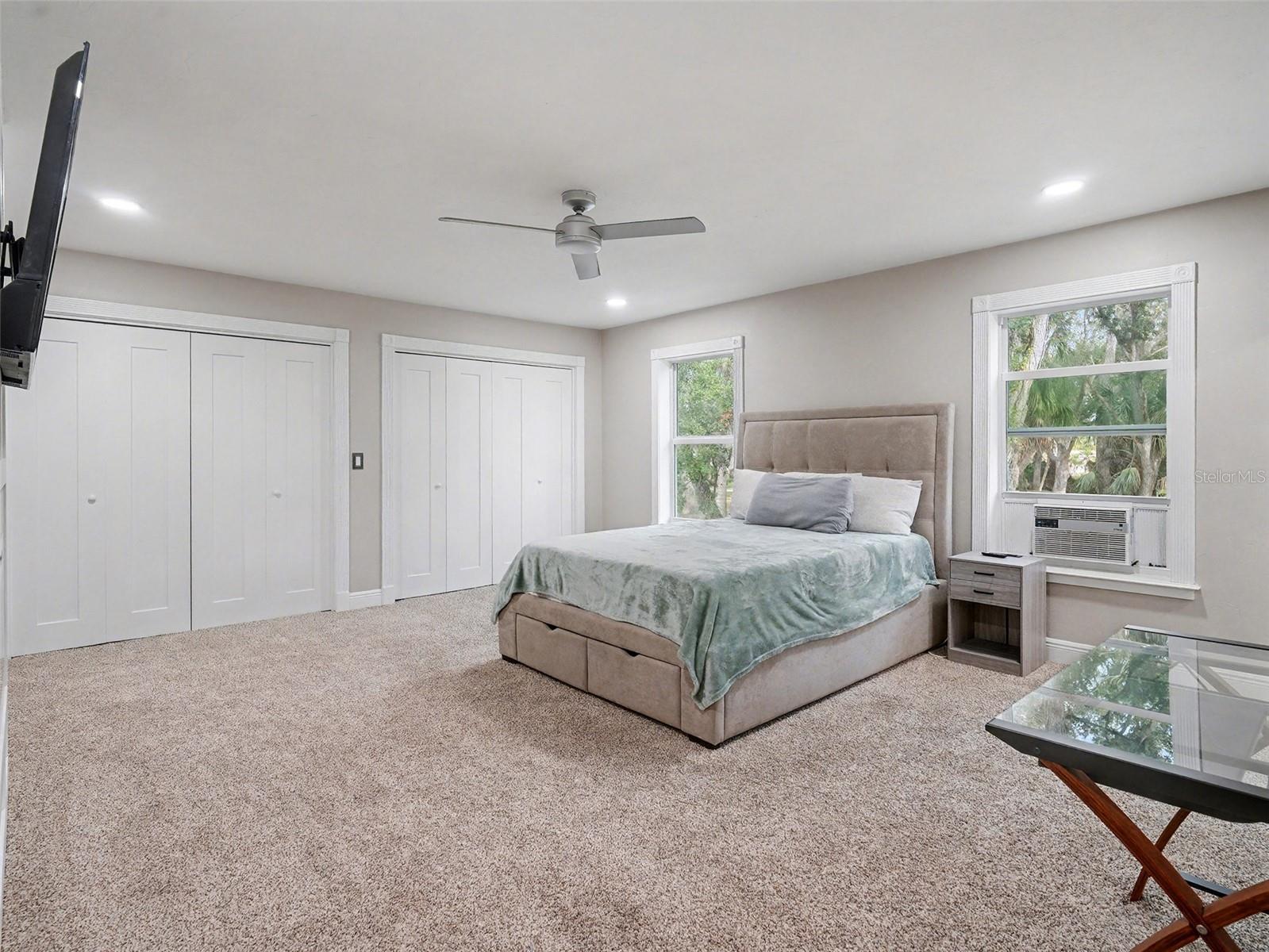 Image 26 of 43 For 1600 17th Street W