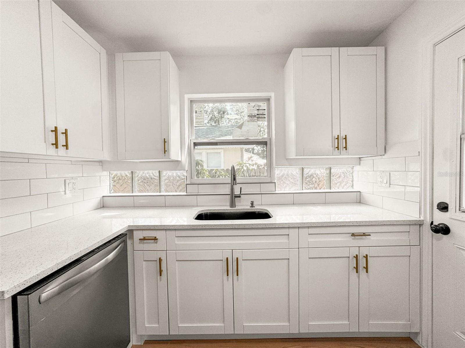 Image 16 of 60 For 1520 20th Avenue N