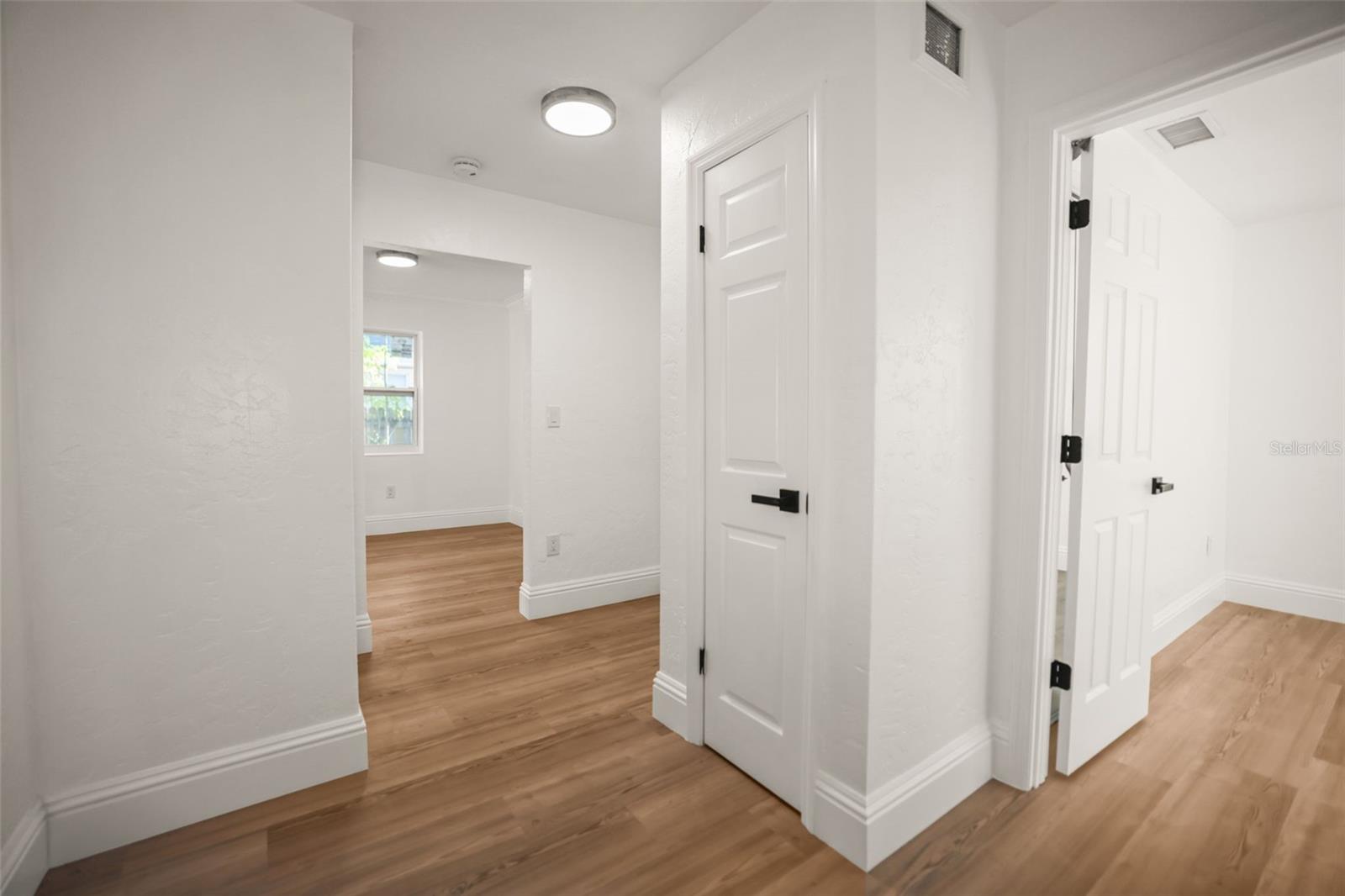 Image 18 of 60 For 1520 20th Avenue N