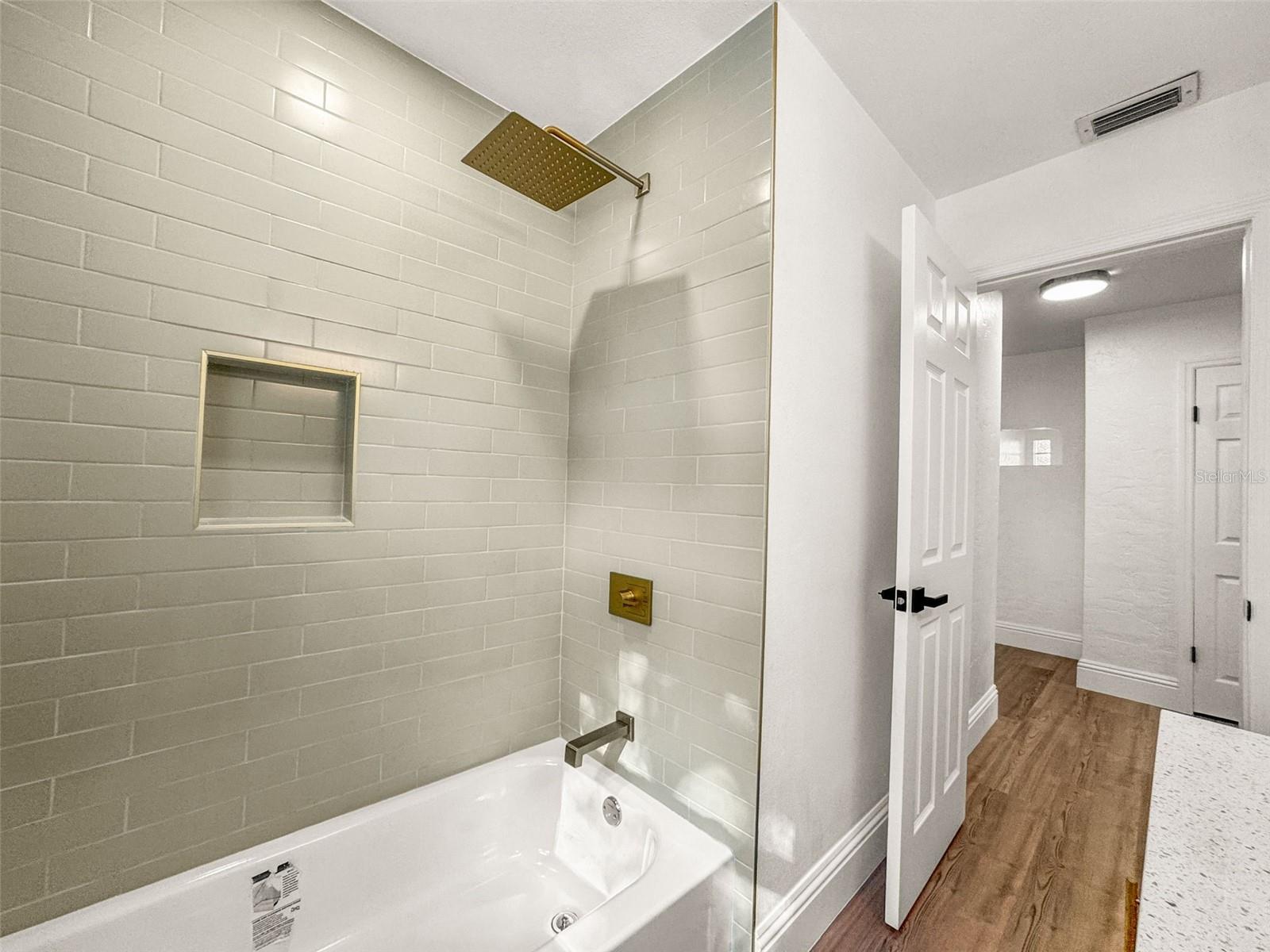 Image 22 of 60 For 1520 20th Avenue N