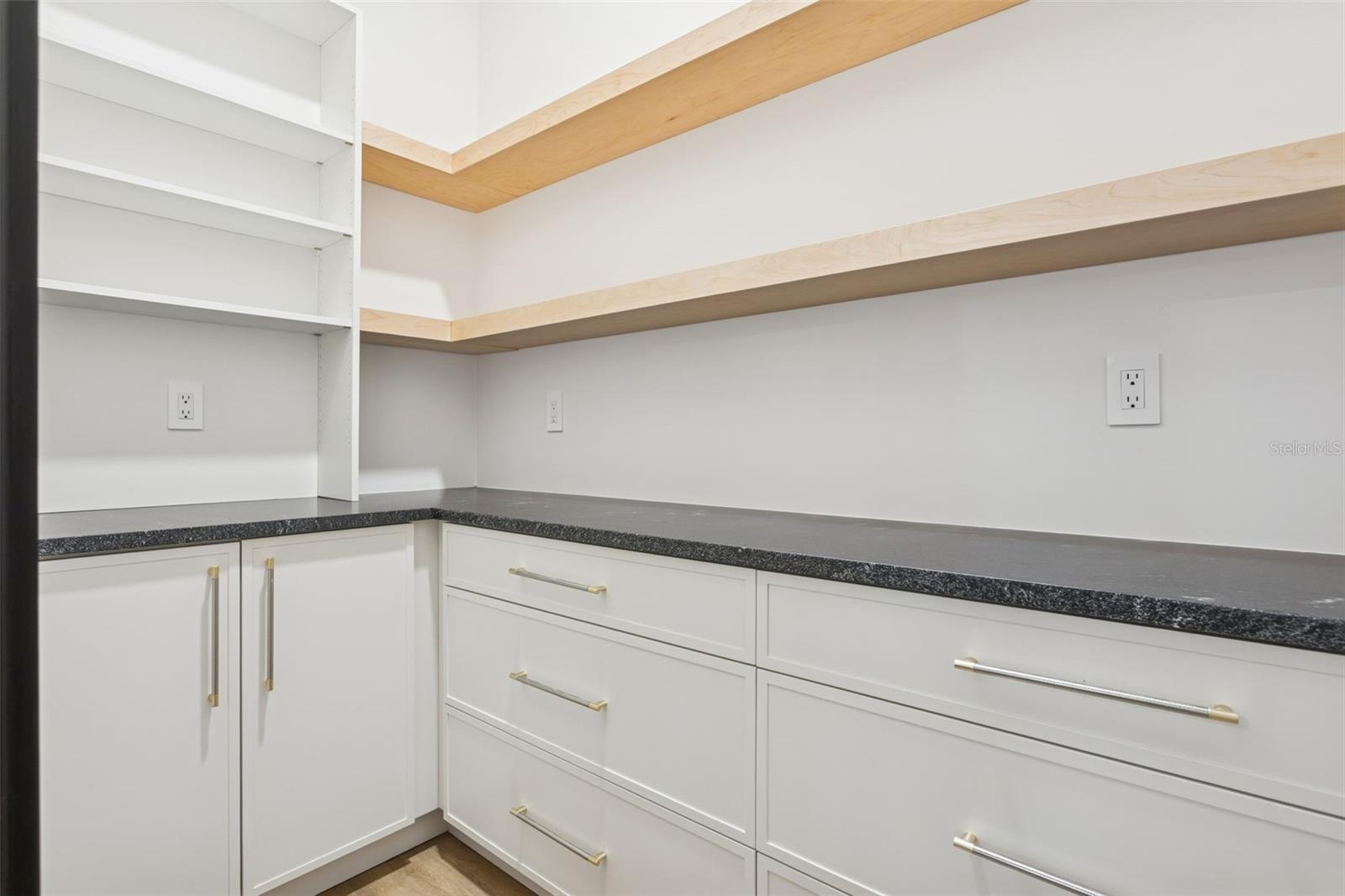 Image 12 of 26 For 708 Kentucky Avenue