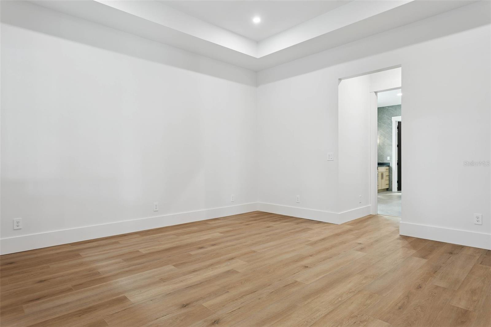 Image 14 of 26 For 708 Kentucky Avenue