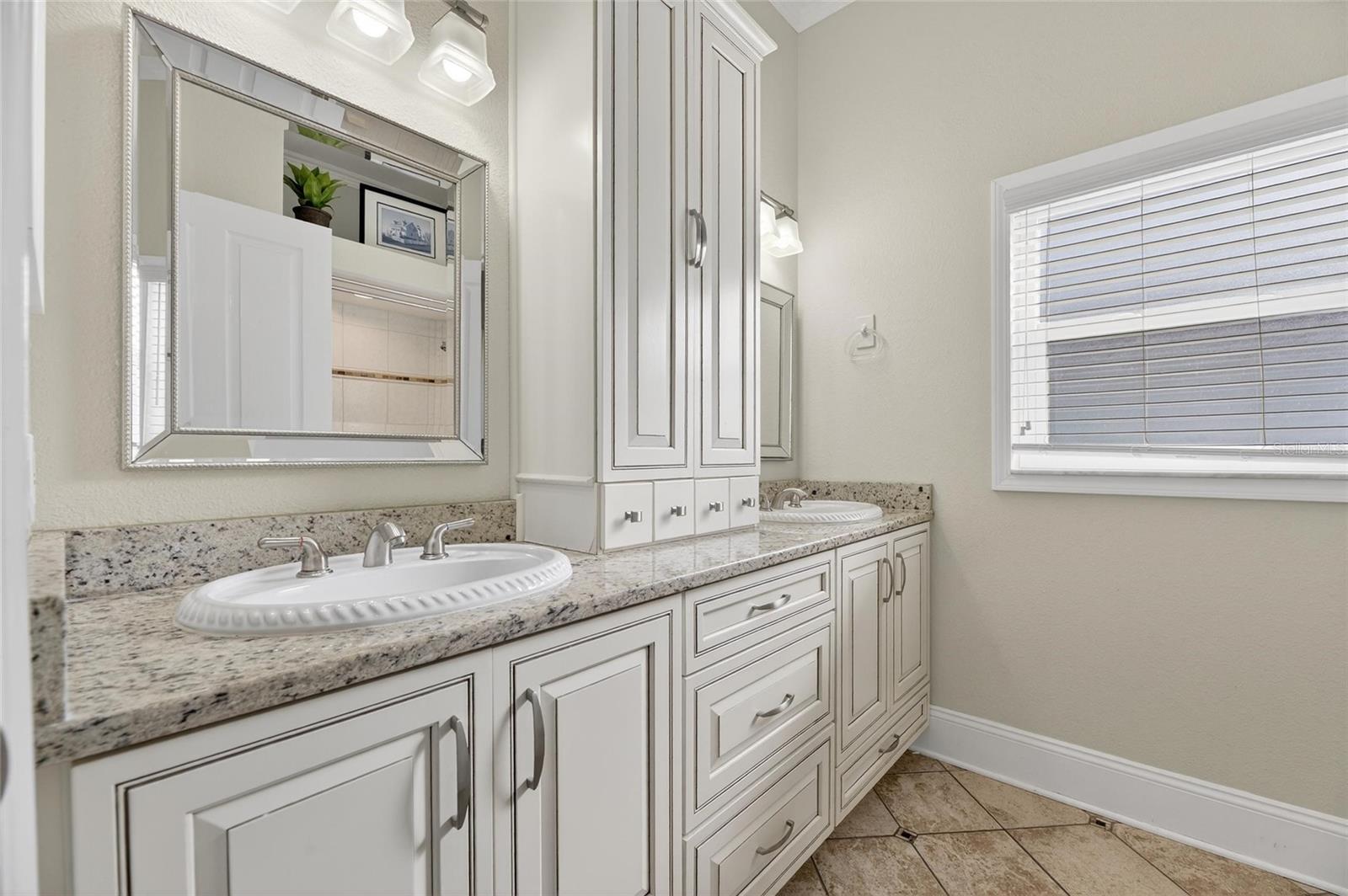 Image 16 of 99 For 1335 Jumana Loop