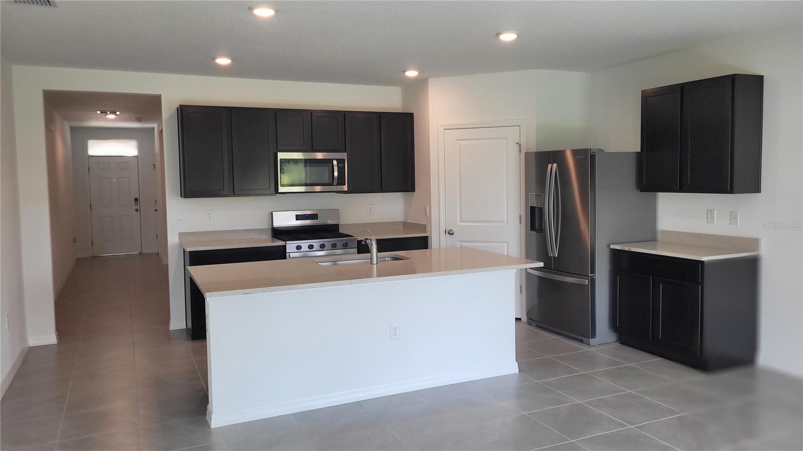 Listing photo id 2 for 2919 Gardiner Lane