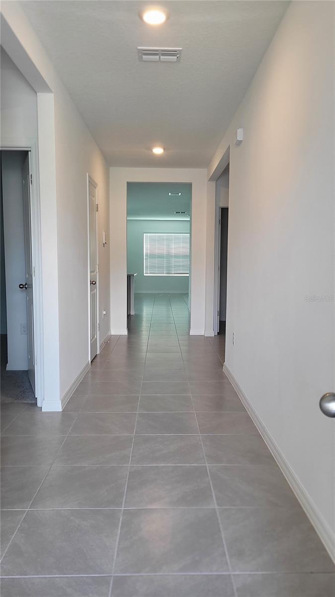 Listing photo id 3 for 2919 Gardiner Lane