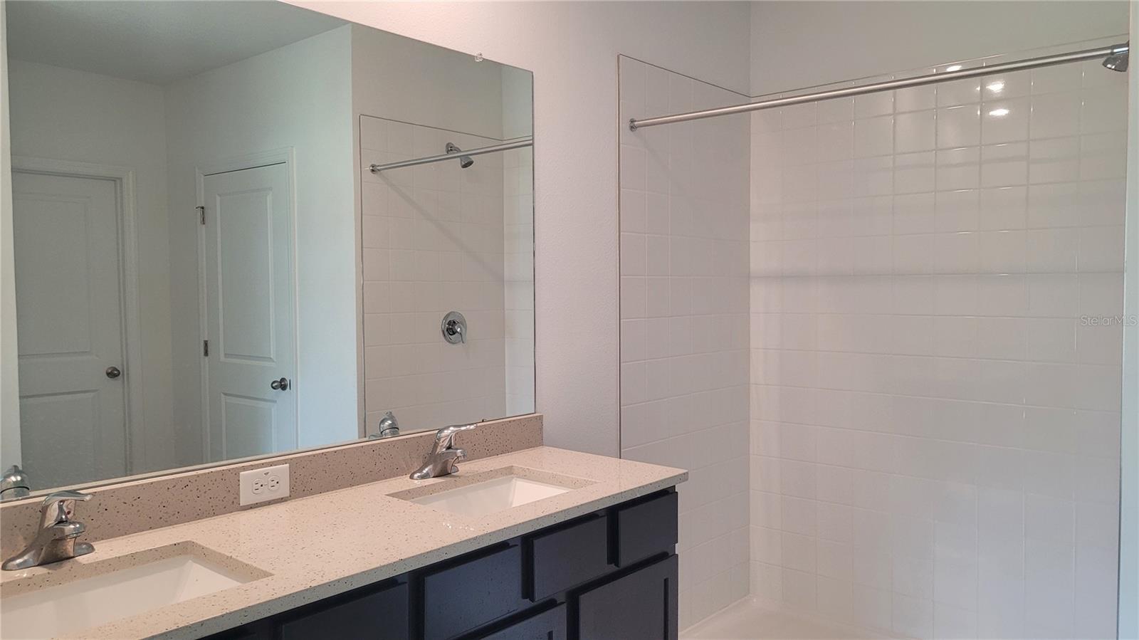 Listing photo id 5 for 2919 Gardiner Lane