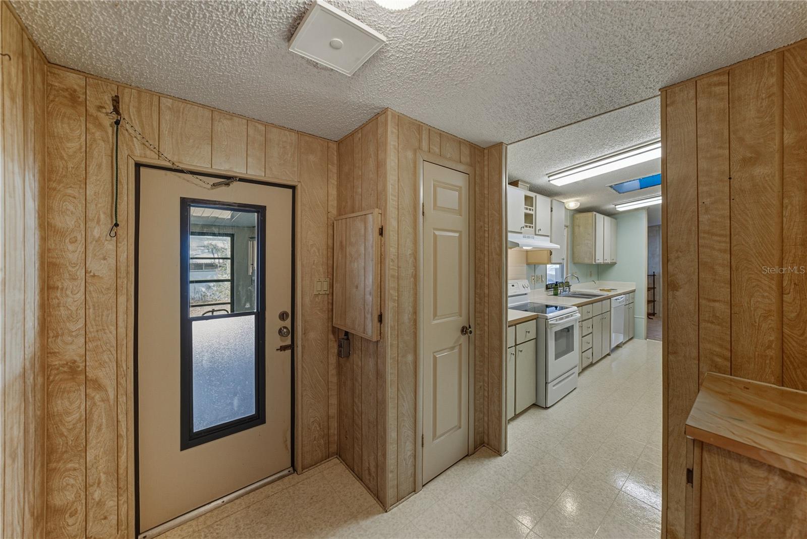 Image 26 of 55 For 14921 Rialto Avenue