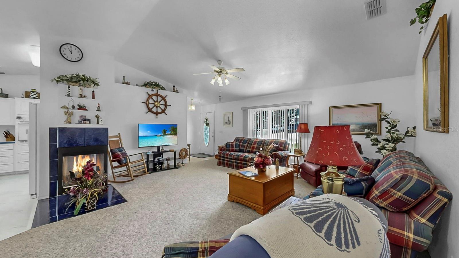 Image 13 of 63 For 914 Woodland Drive