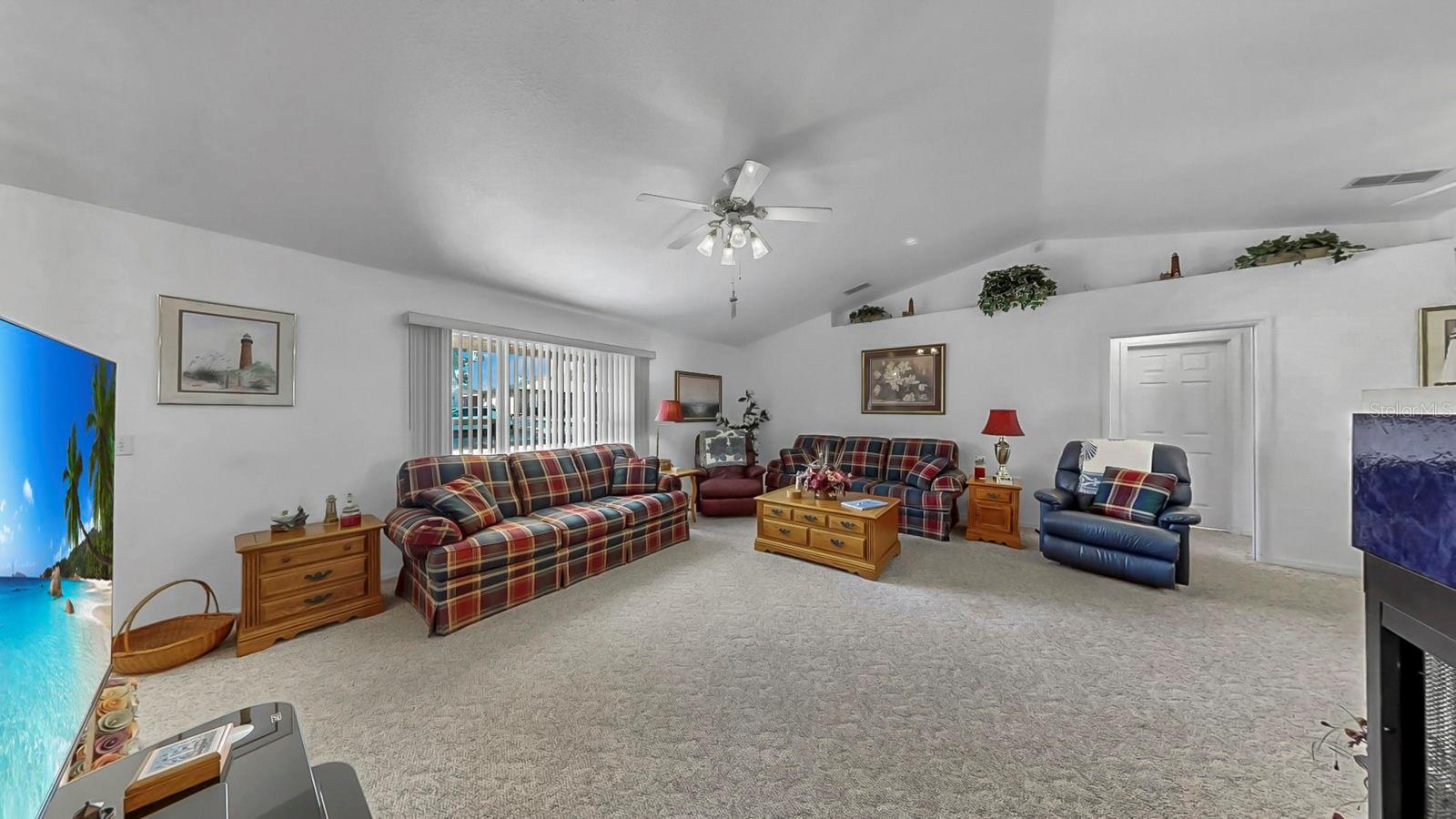 Image 15 of 63 For 914 Woodland Drive