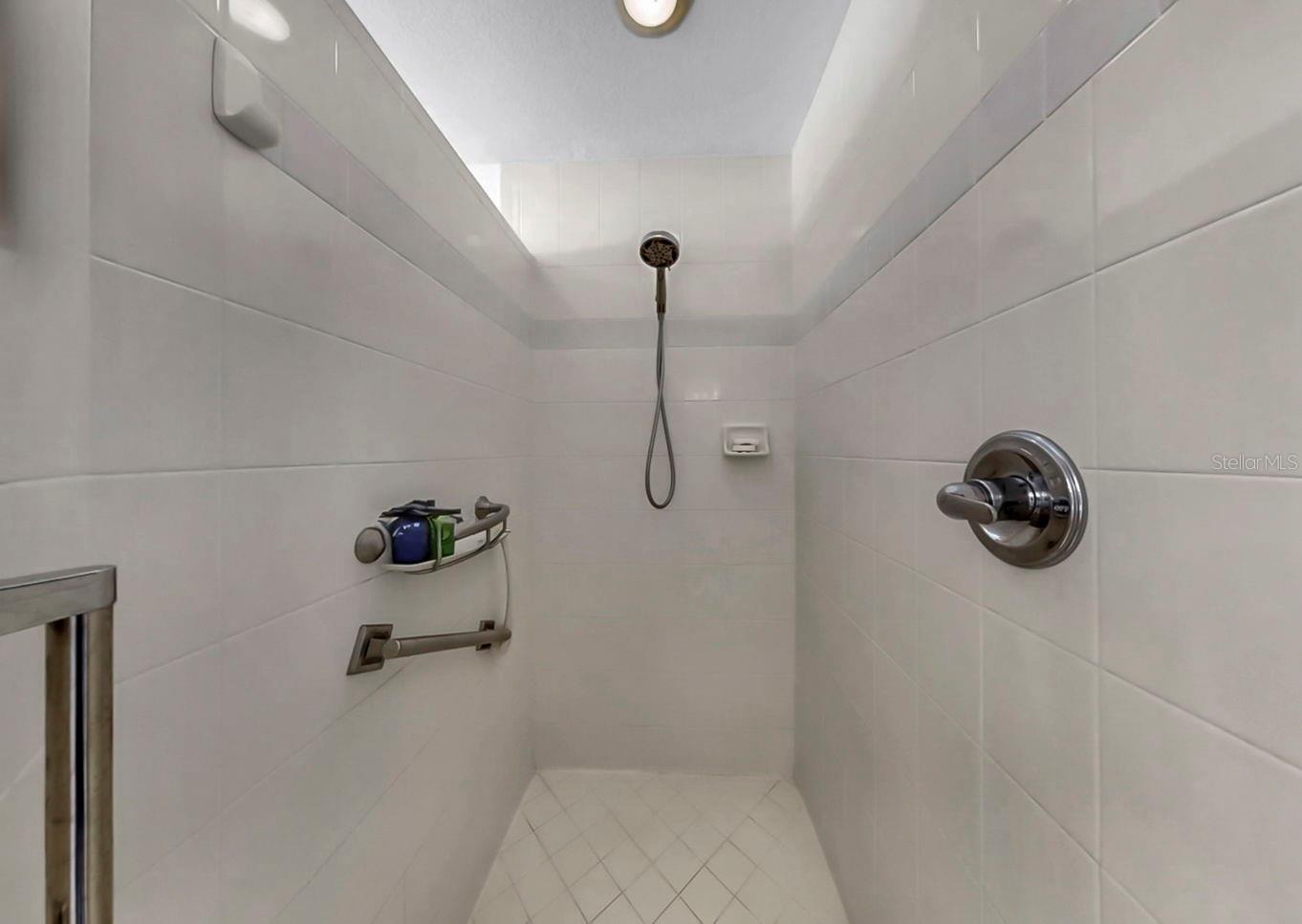 Image 34 of 63 For 914 Woodland Drive