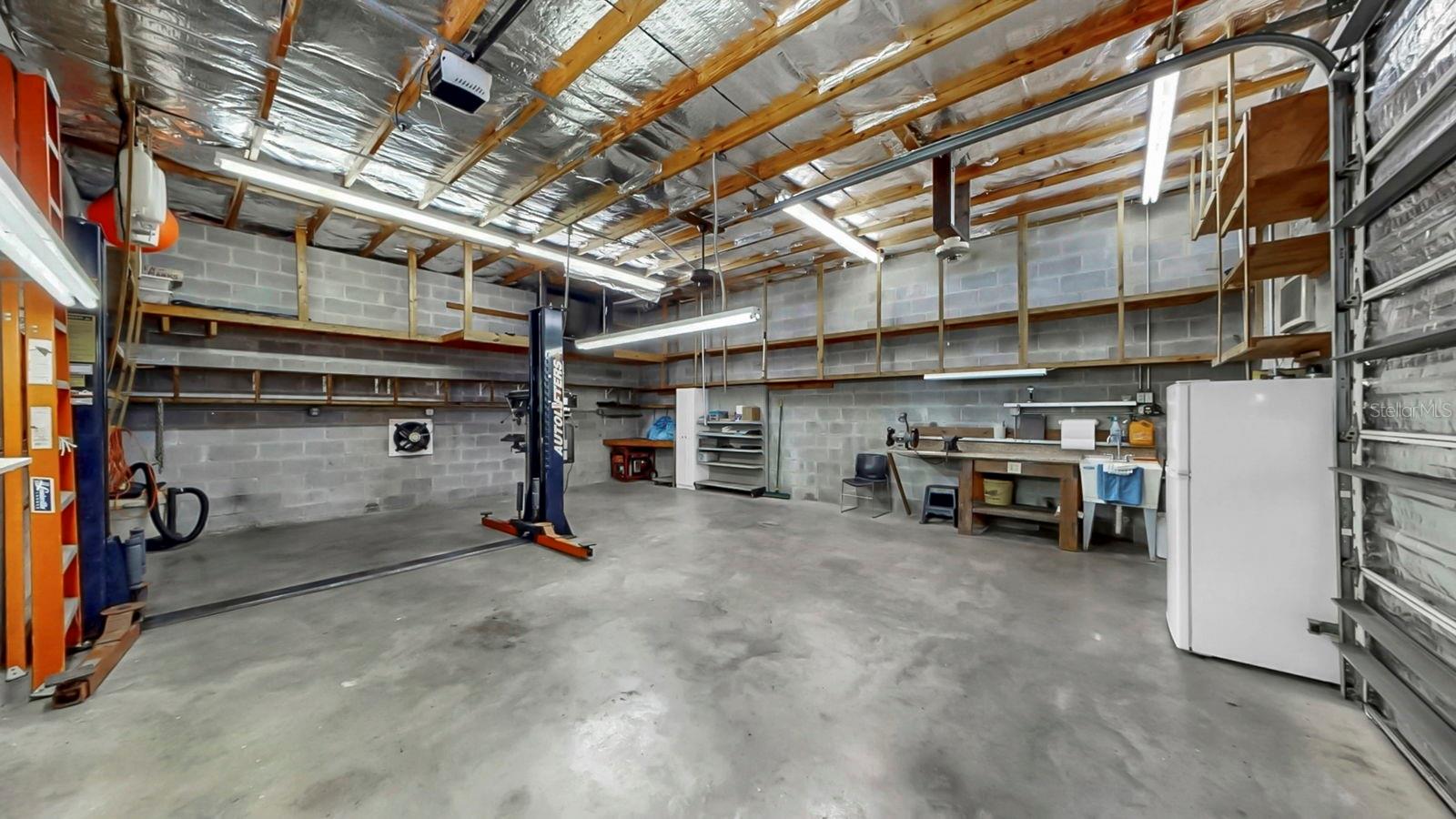 Image 43 of 63 For 914 Woodland Drive