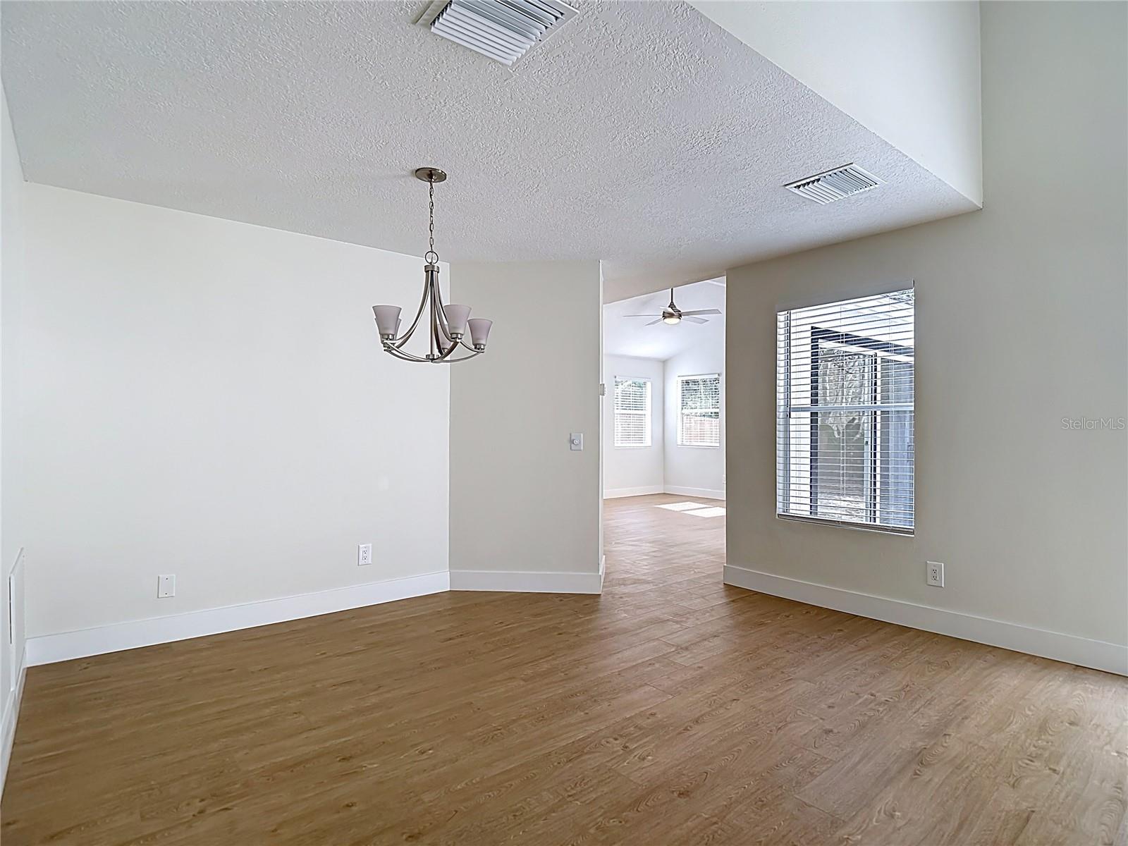 Image 10 of 61 For 2013 Glen Forge Street