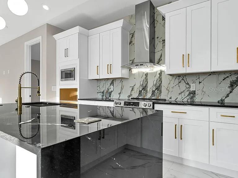 Listing photo id 5 for 2839 60th Avenue N