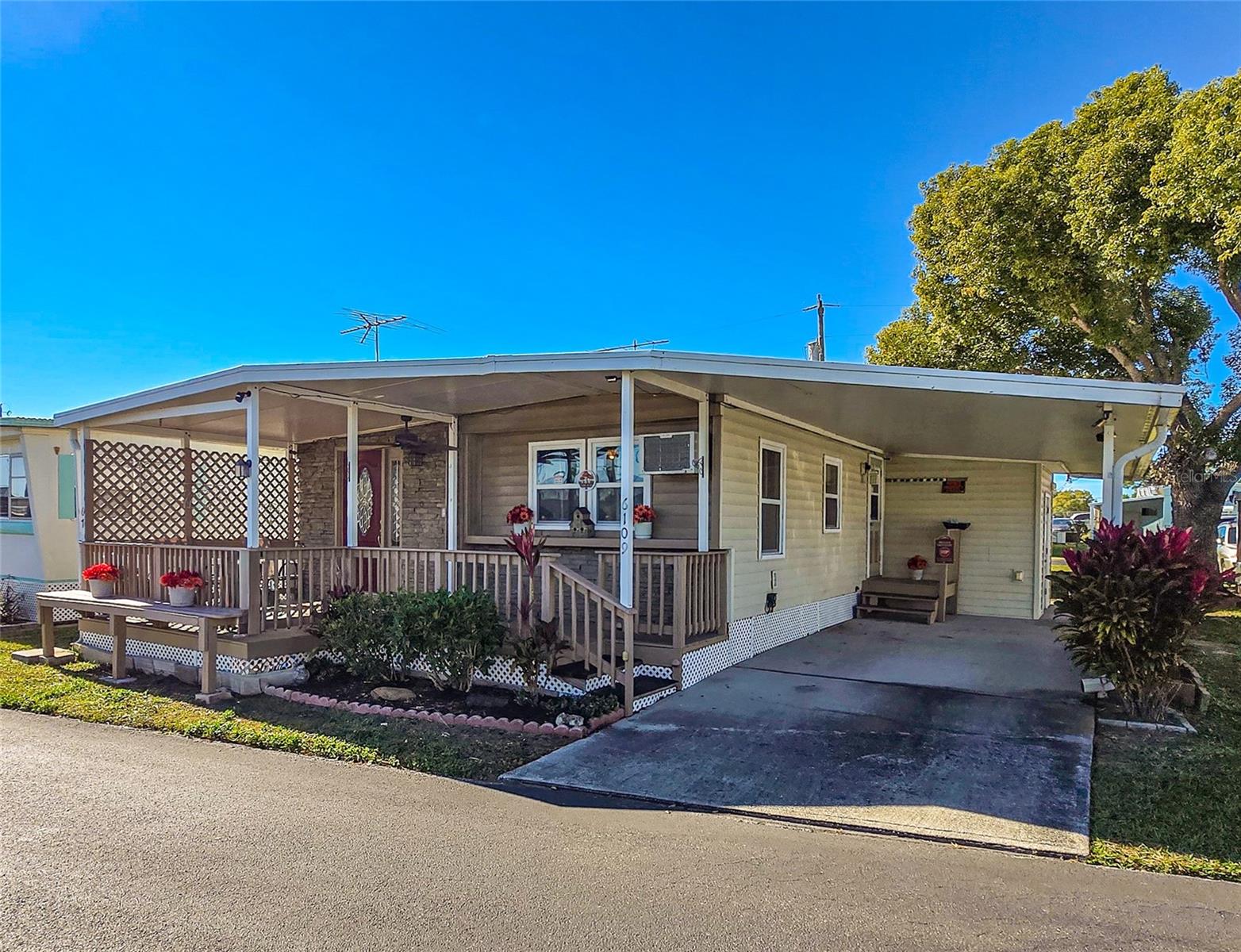 Image 4 of 34 For 6109 Creston Street