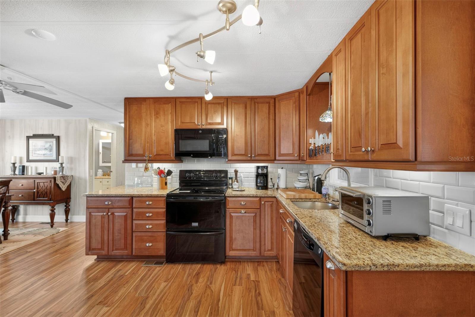 Image 10 of 75 For 320 La Costa