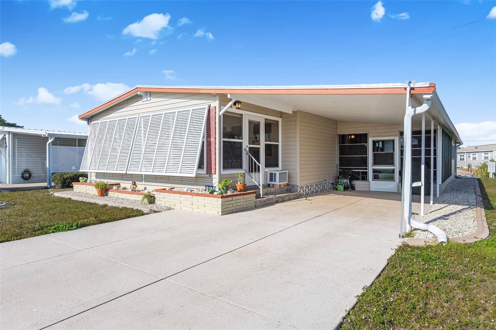 Image 4 of 75 For 320 La Costa