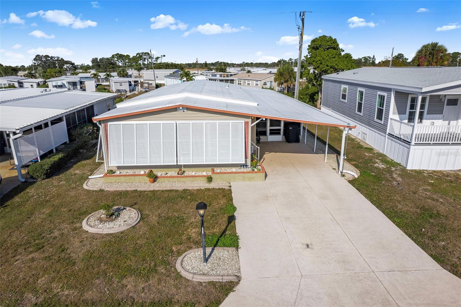 Image 5 of 75 For 320 La Costa