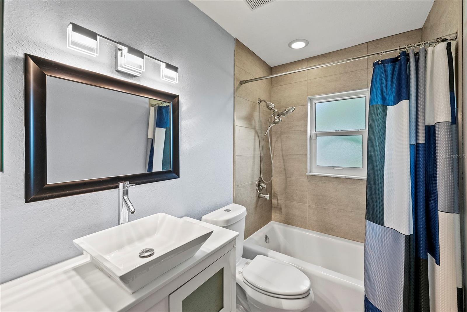 Image 10 of 34 For 7499 Oak Street Ne