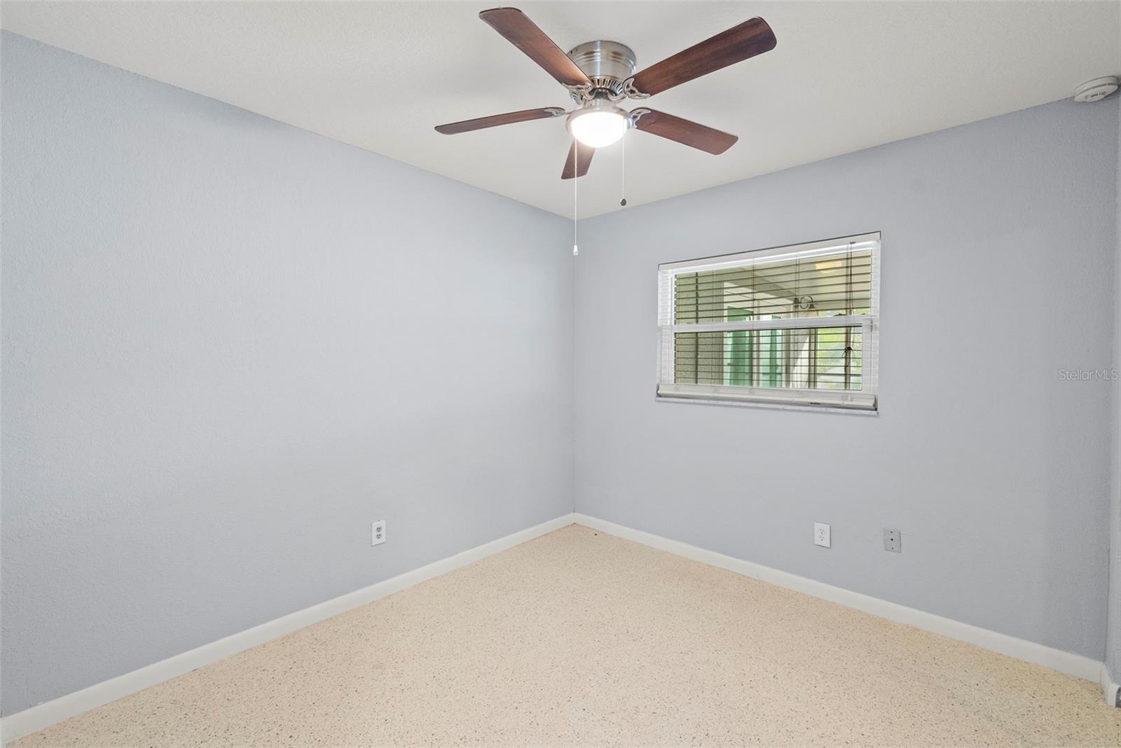 Image 11 of 34 For 7499 Oak Street Ne