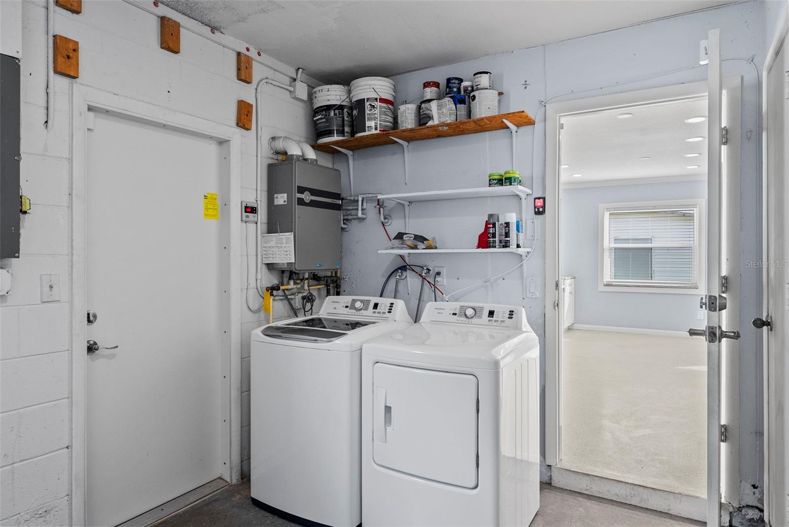 Image 13 of 34 For 7499 Oak Street Ne