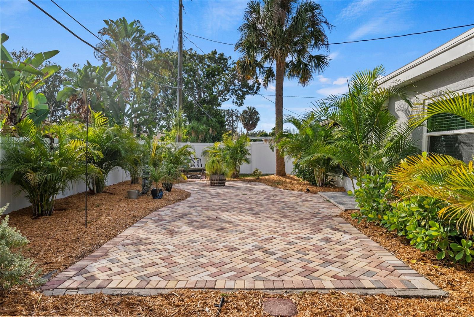 Image 14 of 34 For 7499 Oak Street Ne