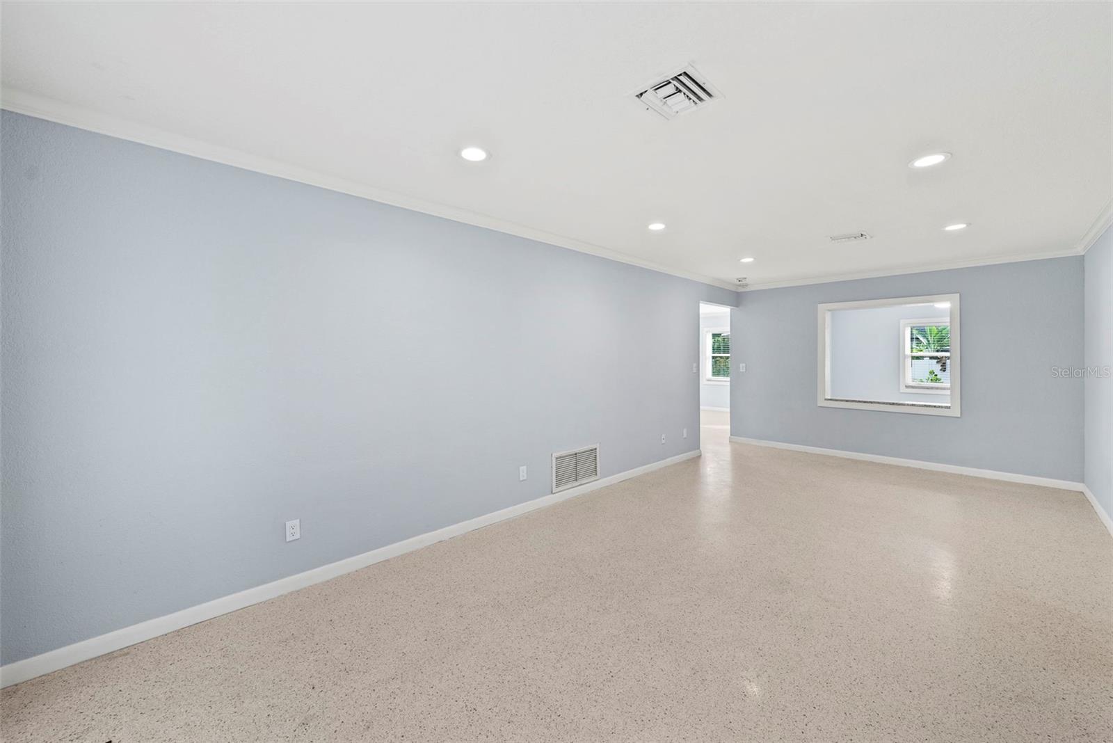 Image 17 of 34 For 7499 Oak Street Ne